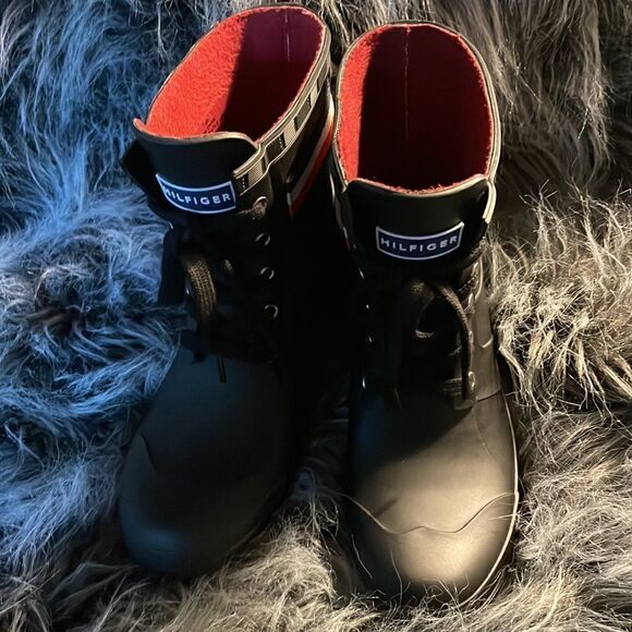 Tommy Hilfiger Women's Trineti Snow Boot Size 8 - Picture 4 of 5